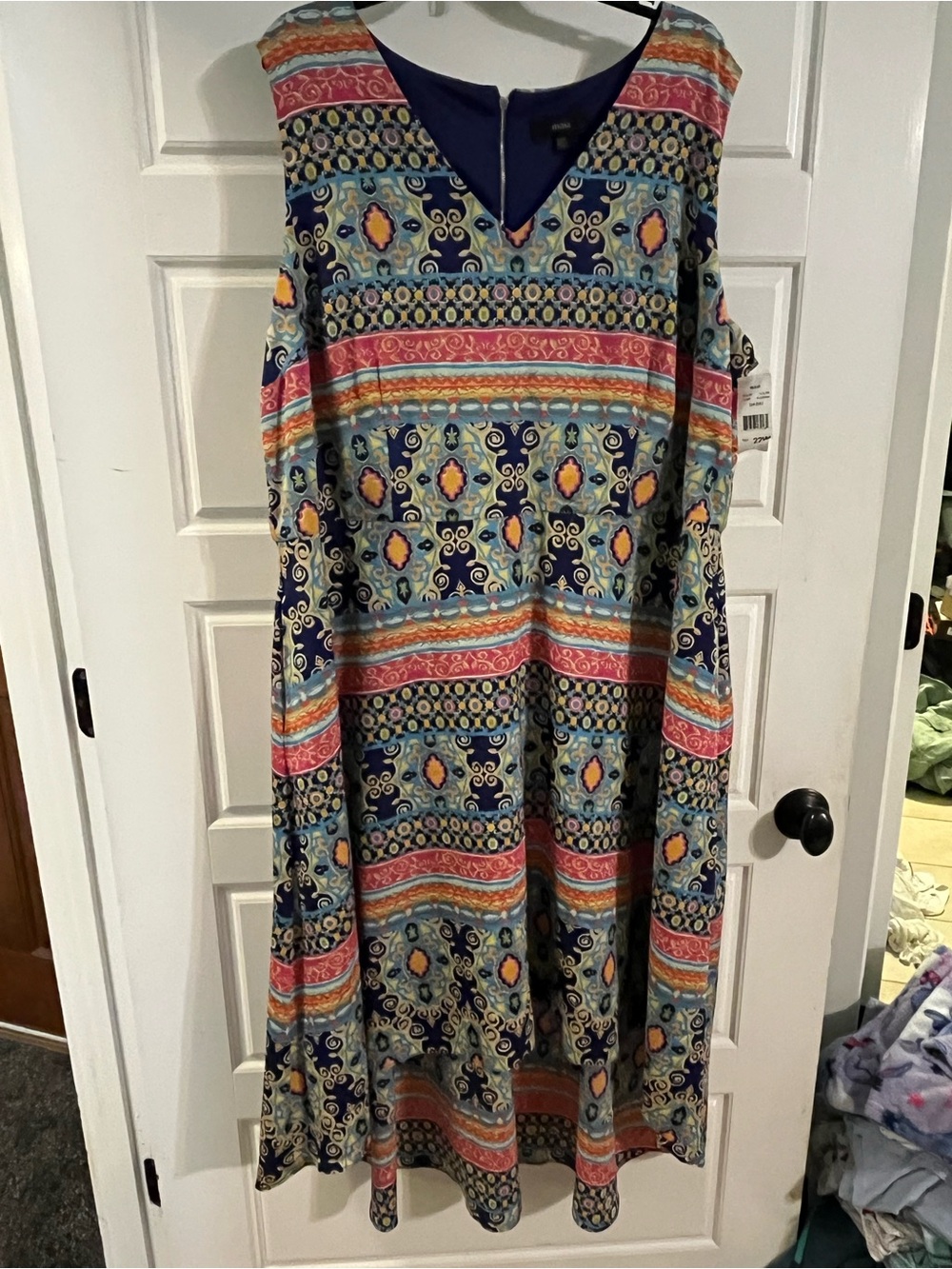 Sleeveless High-Low V-Neck Dress in Multicolor Pattern